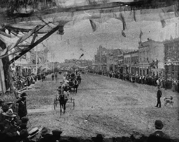 Original title:  MIKAN 3191543 MIKAN 3191543: Inaugural celebrating the entry of the Province of Alberta into Confederation. 1 Sept. 1905 [95 KB, 602 X 480]