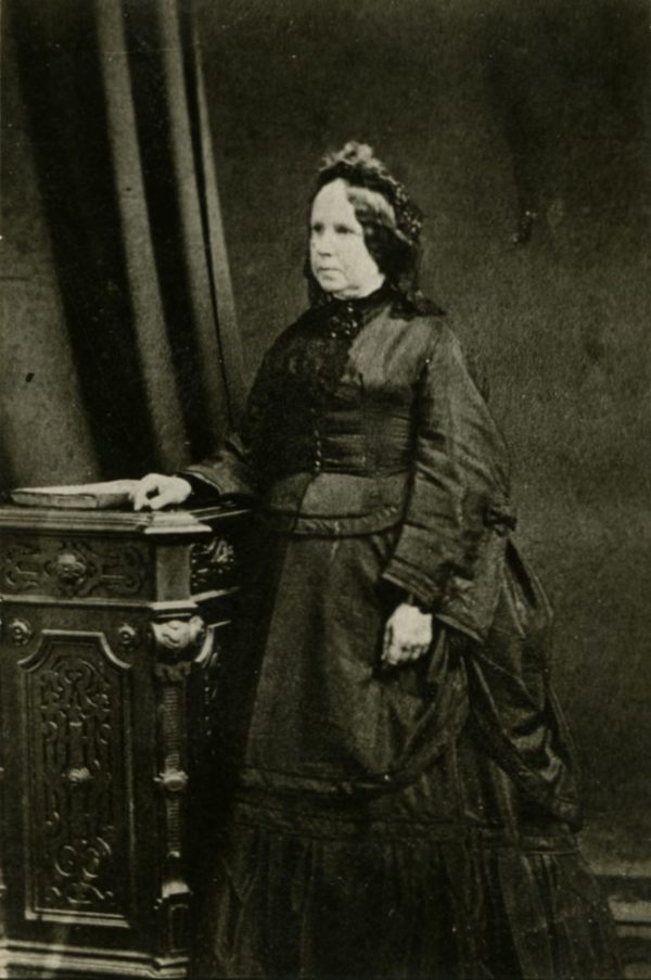 Original title:  Éléonore D’Estimauville, Mme Louis-Paschal-Achille Taché, [Vers 1882], BAnQ Québec (P1000,S4,D83,PT9). Photographe inconnu.