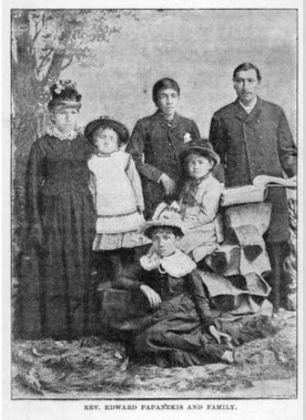 Titre original :  Rev. Edward Papanekis and family. From 