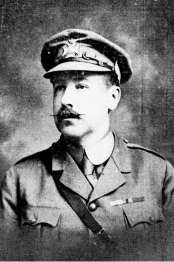 Titre original :  Photo of Lieutenant Colonel Andrew Thorburn Thompson ~ Officer Commanding ~ 114th Battalion CEF
Source: Canadian Great War Project 