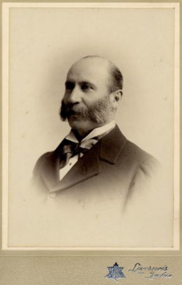 Original title:  Arthur Vallée, [Vers 1900], BAnQ Québec, Fonds J. E. Livernois Ltée, (03Q,P560,S2,D1,P1208), Livernois Québec. 