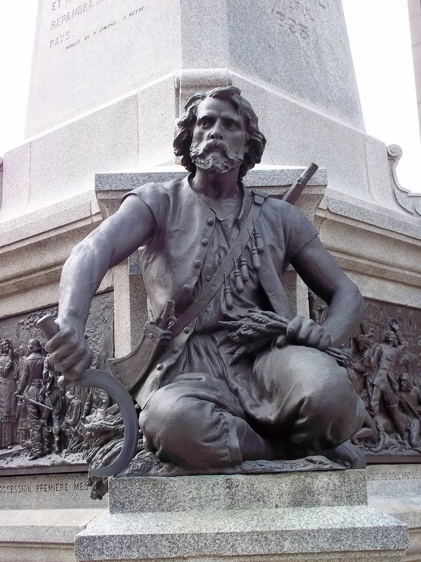 Titre original :    Description Français : Charles Le Moyne au Monument à Maisonneuve, Place d'Armes, Montréal Date 23 May 2011 Source Own work Author Jean Gagnon

