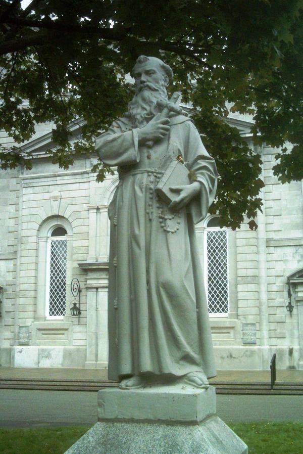 Titre original :    Description English: Nicolas Viel Français : Nicolas Viel, l'une des deux statues placées devant l' église de la Visitation à Montréal; l'autre étant Ahuntsic. Date 27 September 2009(2009-09-27) Source J'ai pris moi-même ce cliché Author Jean Gagnon

