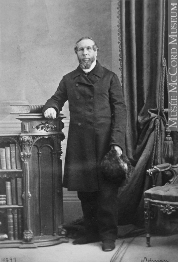 Titre original :  Photograph Rev. Alex Topp, Montreal, QC, 1864 William Notman (1826-1891) 1864, 19th century Silver salts on paper mounted on paper - Albumen process 8.5 x 5.6 cm Purchase from Associated Screen News Ltd. I-10299.1 © McCord Museum Keywords:  male (26812) , Photograph (77678) , portrait (53878)