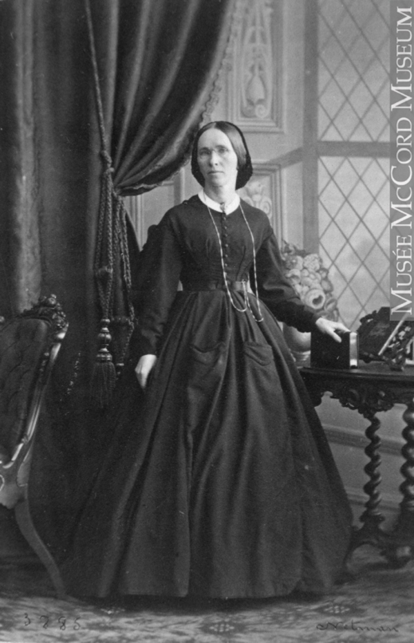 Original title:  Photograph Miss Margaret Robertson, Montreal, QC, 1862 William Notman (1826-1891) 1862, 19th century Silver salts on paper mounted on paper ? - Albumen process 8 x 5 cm Purchase from Associated Screen News Ltd. I-3885.1 © McCord Museum Keywords:  female (19035) , Photograph (77678) , portrait (53878)