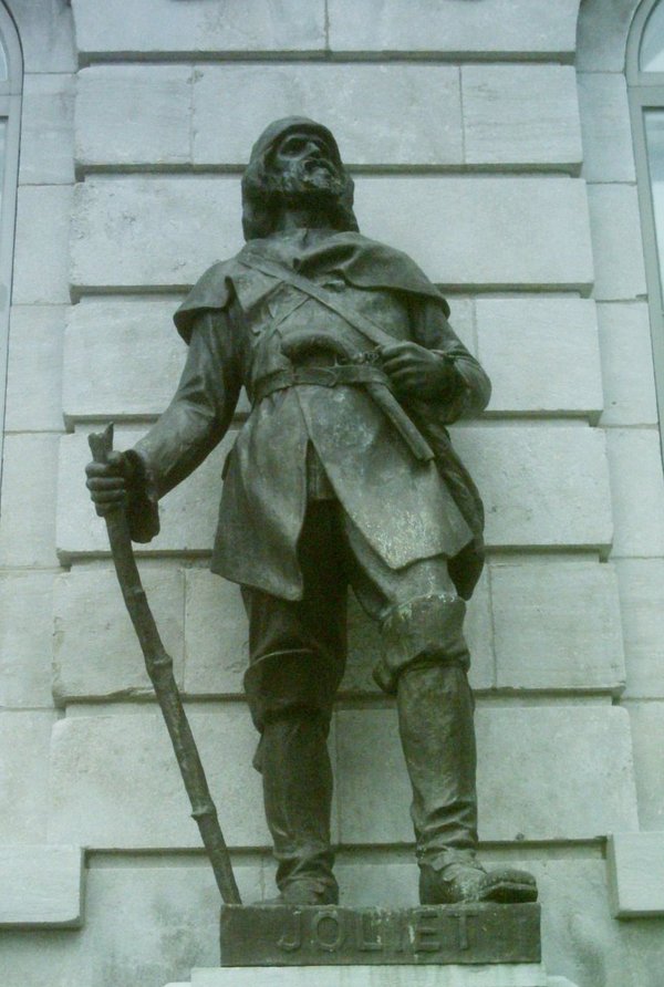 Titre original :    Description Français : Louis Jolliet, sculpture devant l'hôtel du Parlement de Québec, aile droite, série des découvreurs Date photo: 12 juillet 2009 Source J'ai pris moi-même ce cliché Author photo: Jean Gagnon

