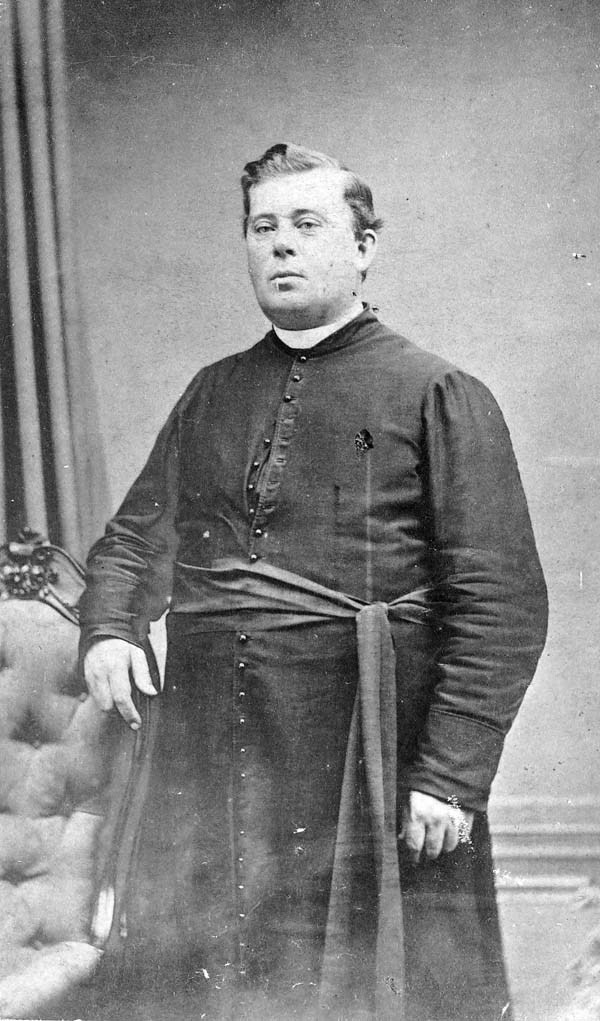 Titre original :    Description Français : Portrait de Mgr J.-Théophile Allard. P48-33, collection Arthur Gallien, Archives provinciales du Nouveau-Brunswick. English: Portrait of Mgr. J.-Théophile Allard. P48-33 Arthur Gallien collection, Provincial Archives of New Brunswick. Date 23 October 2011(2011-10-23) Source http://archives.gnb.ca/Exhibits/PlannedSettlements/ImageList.aspx?culture=fr-CA&Link=P48-33&t=Allardville&title=L%27abb%C3%A9+Jean-Joseph-Auguste+Allard&p=6&of=19 Author Unknown - inconnu

