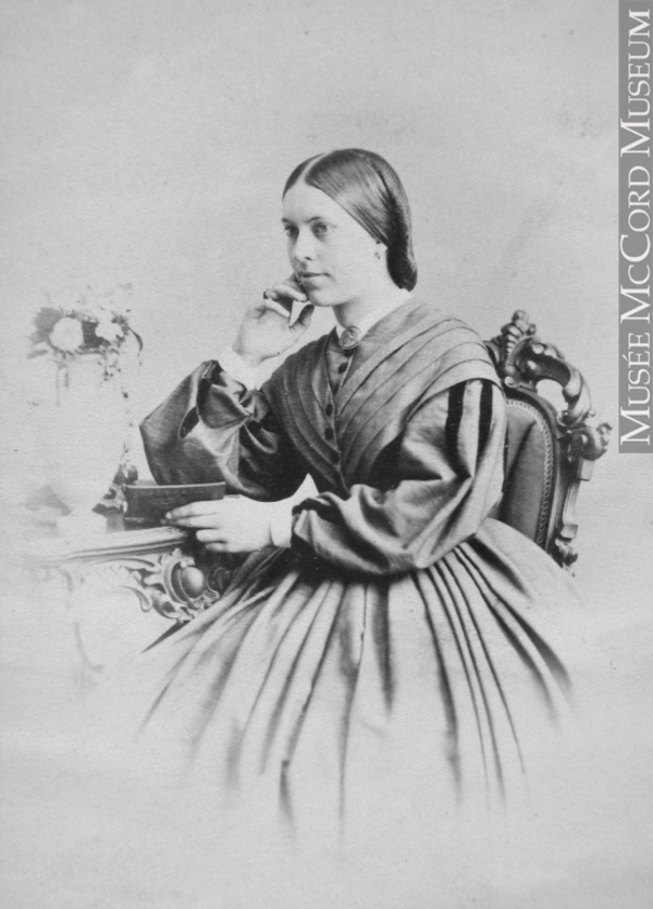 Titre original :  Photograph Miss Jessie Turnbull, QC, 1863 William Notman (1826-1891) 1863, 19th century Silver salts on paper mounted on paper - Albumen process 8.5 x 5.6 cm Purchase from Associated Screen News Ltd. I-8280.1 © McCord Museum Keywords:  female (19035) , Photograph (77678) , portrait (53878)